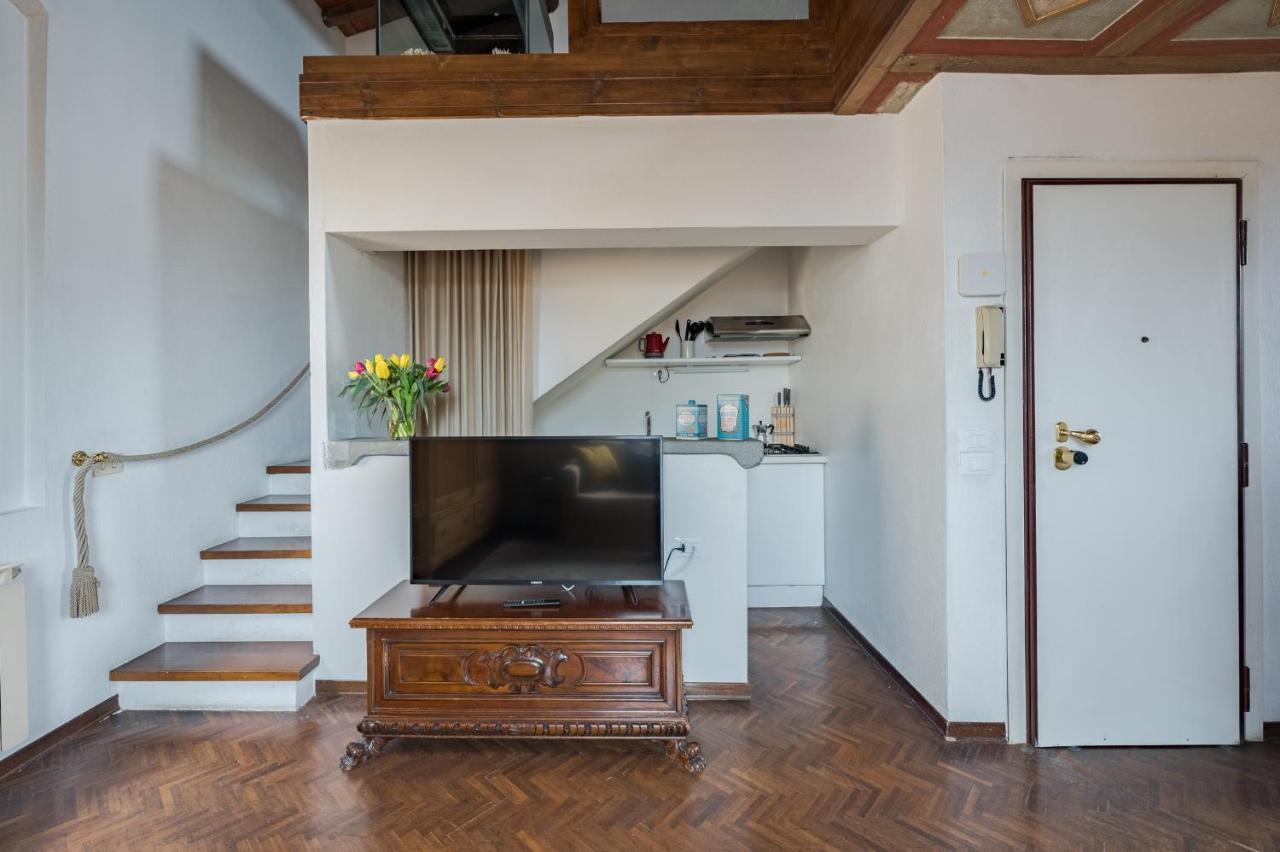 Via Lamberti, 3 - Florence Charming Apartments - Charming And Historic 5Th-Floor Attic Apartment With Elevator In A Building At The Heart Of Vibrant Florence, Just A 2-Minute Walk From All Attractions Exteriör bild