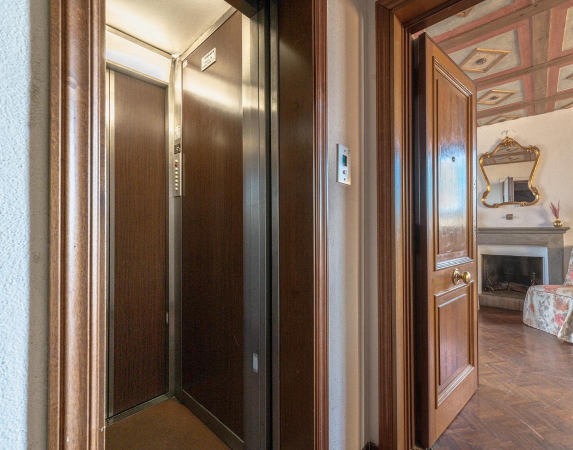 Via Lamberti, 3 - Florence Charming Apartments - Charming And Historic 5Th-Floor Attic Apartment With Elevator In A Building At The Heart Of Vibrant Florence, Just A 2-Minute Walk From All Attractions Exteriör bild