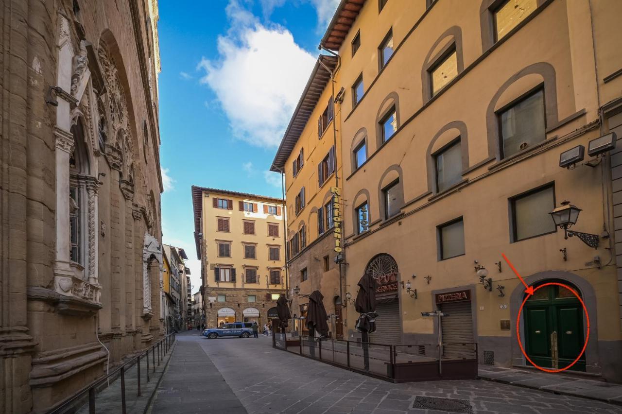 Via Lamberti, 3 - Florence Charming Apartments - Charming And Historic 5Th-Floor Attic Apartment With Elevator In A Building At The Heart Of Vibrant Florence, Just A 2-Minute Walk From All Attractions Exteriör bild