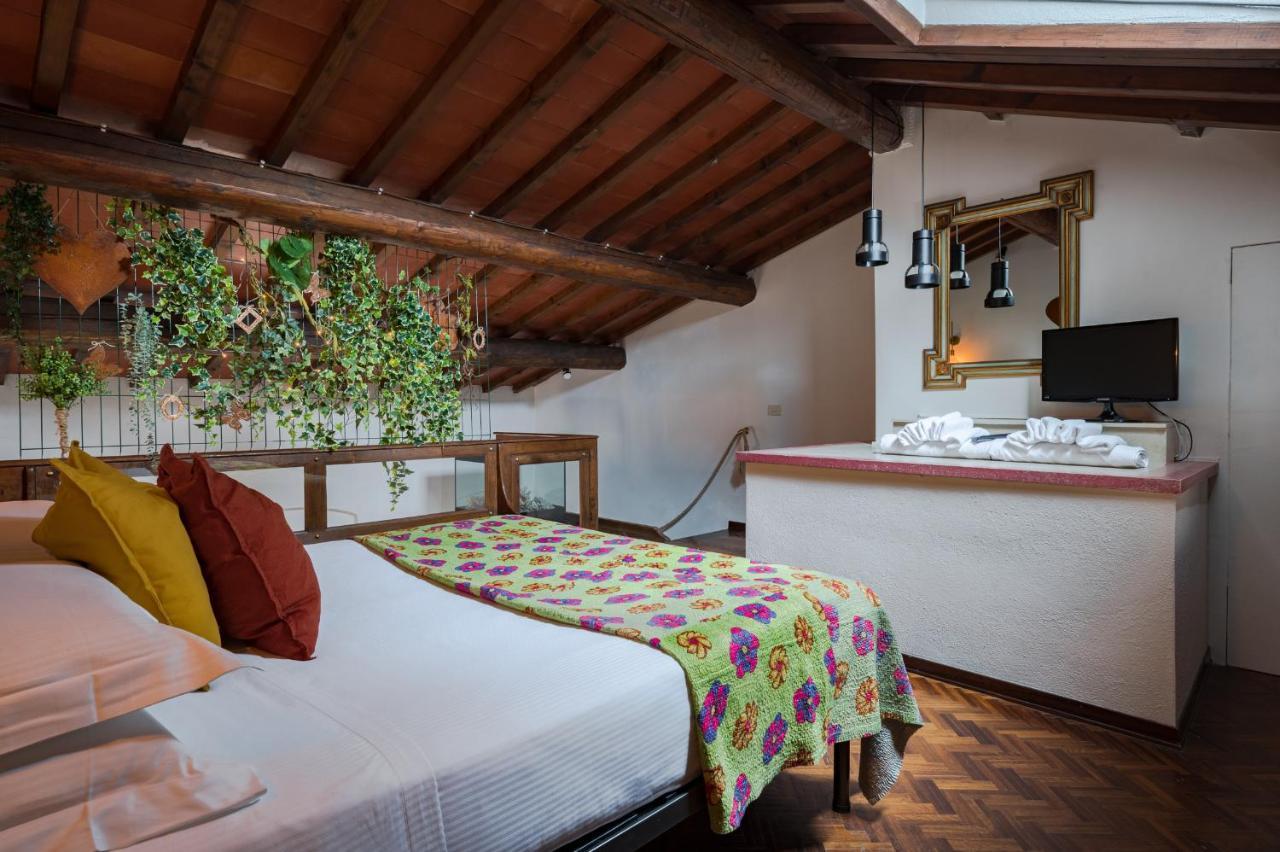 Via Lamberti, 3 - Florence Charming Apartments - Charming And Historic 5Th-Floor Attic Apartment With Elevator In A Building At The Heart Of Vibrant Florence, Just A 2-Minute Walk From All Attractions Exteriör bild